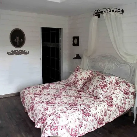 LES BELLES ÉPOQUES B&B - JACUZZI - PISCINE - TERRASSES - BRUMISATEURS - Proche Puy du Fou Couette-café 3*