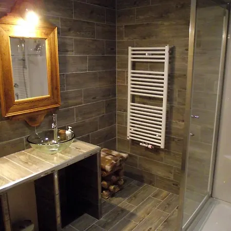 Couette-café LES BELLES ÉPOQUES B&B - JACUZZI - PISCINE - TERRASSES - BRUMISATEURS - Proche Puy du Fou 3*