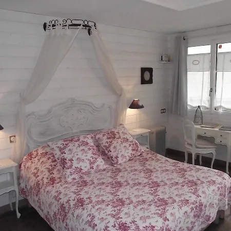 Les Belles Epoques - Proche Puy Du Fou Bed & Breakfast 3*